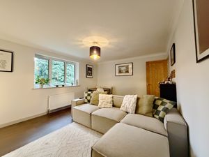 Lounge/Diner- click for photo gallery